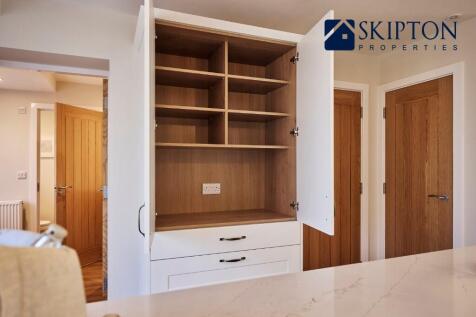 Larder unit