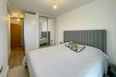 Bedroom/Wardrobe