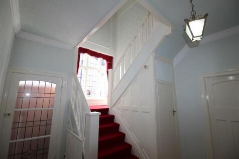 Fairhaven Road, 12 - Hall.JPG