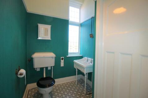 Fairhaven Road, 12 - WC.JPG