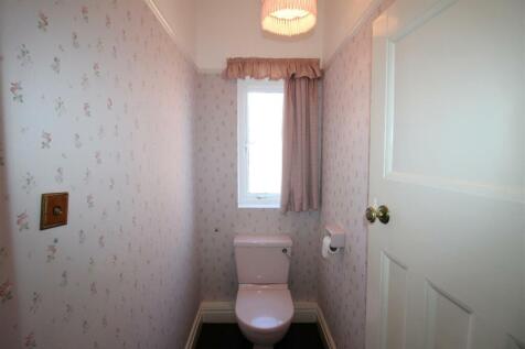 Fairhaven Road, 12 - WC Upstairs.JPG