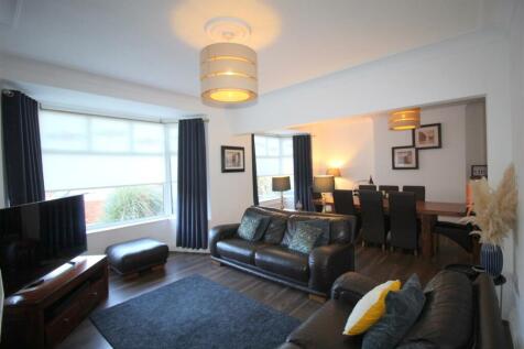 Sandhurst Ave, 38 lounge dining 3.JPG