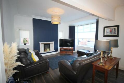 Sandhurst Ave, 38 lounge dining 2.JPG