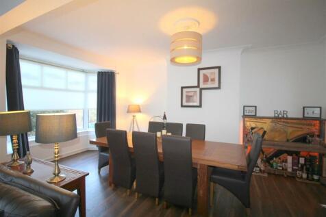 Sandhurst Ave, 38 lounge dining 4.JPG