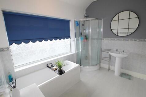Sandhurst Ave, 38 Bathroom.JPG