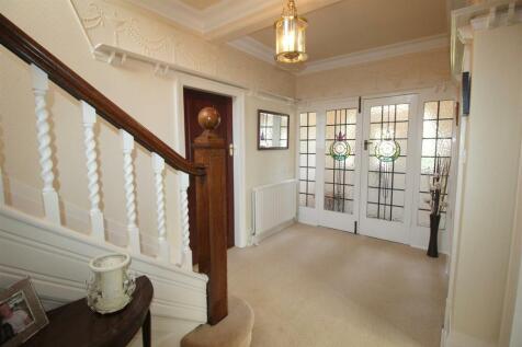 St Annes Road East, 202, hallway 2.JPG