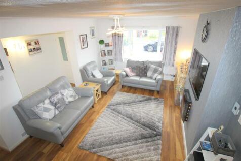 Ring Dyke Way, 1 Lounge 2.JPG