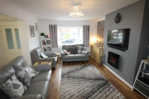 Ring Dyke Way, 1 Lounge 1.JPG