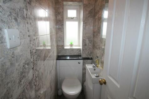 Ring Dyke Way, 1 WC.JPG