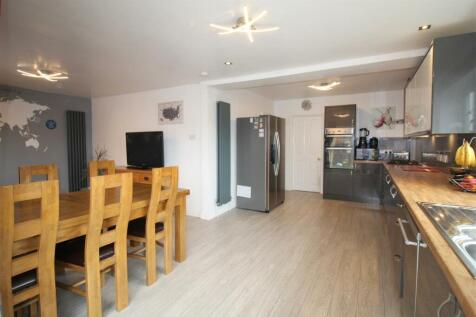 Ring Dyke Way, 1 Dining-Kitchen 1.JPG