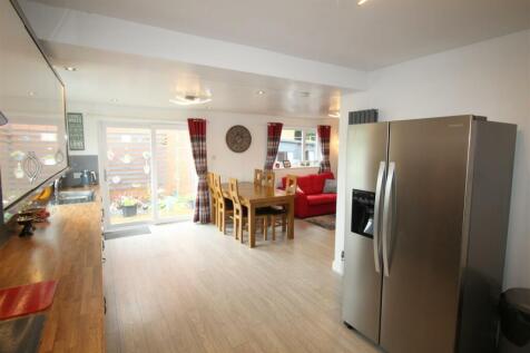 Ring Dyke Way, 1 Dining-Kitchen.JPG