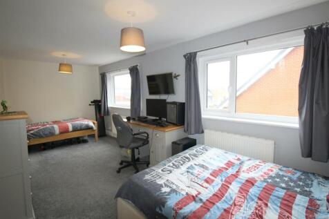 Ring Dyke Way, 1 bedroom two 1.JPG
