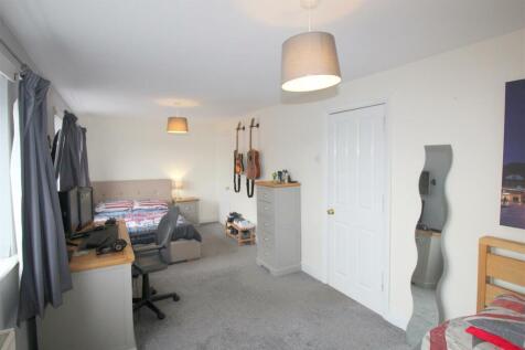 Ring Dyke Way, 1 bedroom two.JPG