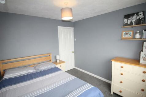 Ring Dyke Way, 1 bedroom three 1.JPG