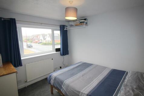 Ring Dyke Way, 1 bedroom three.JPG