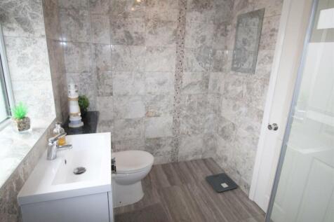Ring Dyke Way, 1 Shower Room.JPG