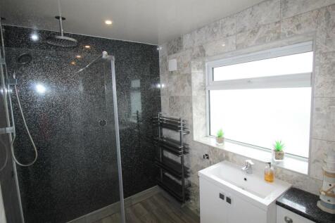 Ring Dyke Way, 1 Shower Room 1.JPG