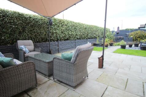 Ring Dyke Way, 1 Garden 2.JPG