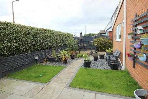 Ring Dyke Way, 1 Garden 1.JPG