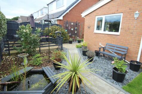Ring Dyke Way, 1 Garden 6.JPG