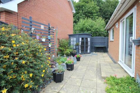 Ring Dyke Way, 1 Garden 4.JPG