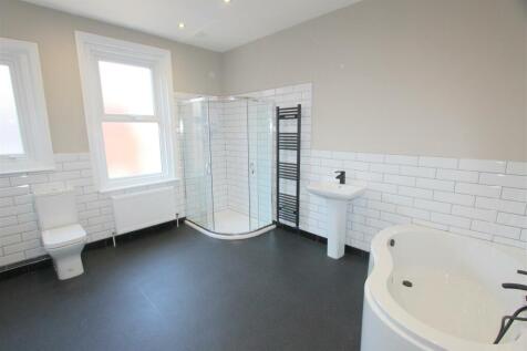 West Bank Avenue, 1, Flat 2, Bathroom.jpg