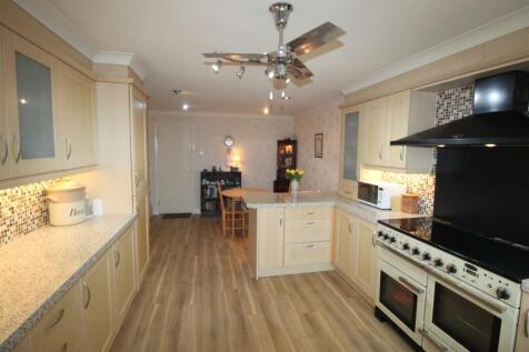 Kitchen 3.JPG