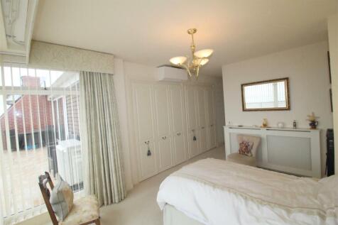 Bedroom One 1.JPG
