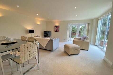 St Annes Road East, 200, Bungalow Lounge 2 LEA.JPG