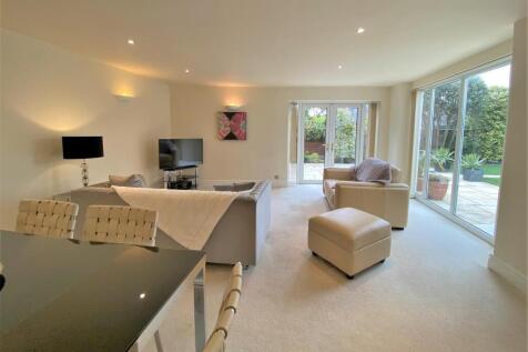 St Annes Road East, 200, Bungalow Lounge LEA.JPG