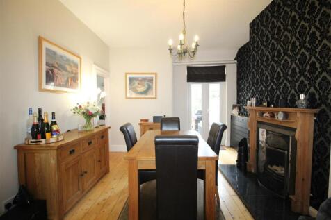 Trent Street, Lounge-Dining 3.JPG
