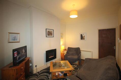 Open plan kitchen / lounge
