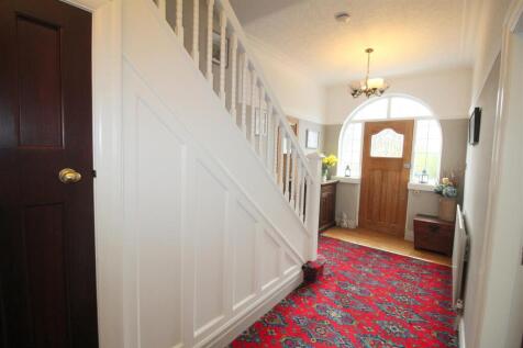 Mayfield Rd, 121, hallway 2.JPG