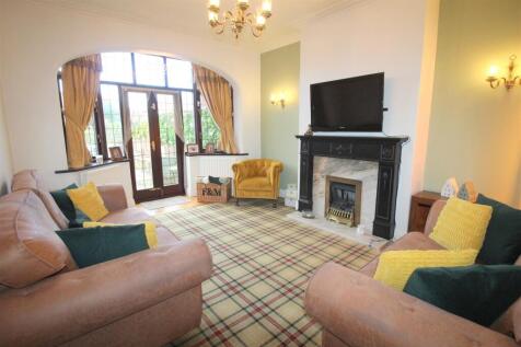 Mayfield Rd, 121, recep room 2.JPG