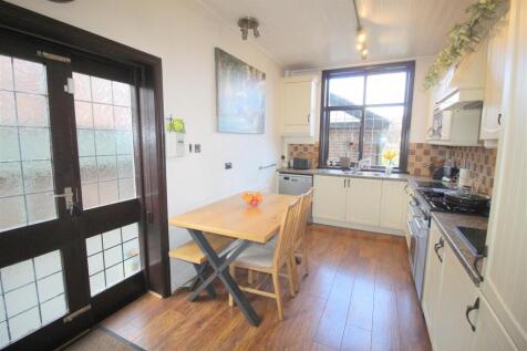 Mayfield Rd, 121, kitchen.JPG