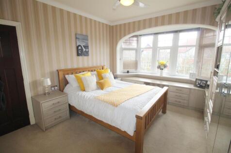Mayfield Rd, 121, front large bedroom 2.JPG