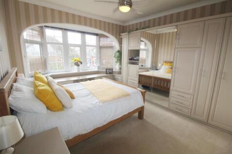 Mayfield Rd, 121, front large bedroom.JPG