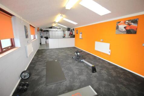 Mayfield Rd, 121, garage 2.JPG