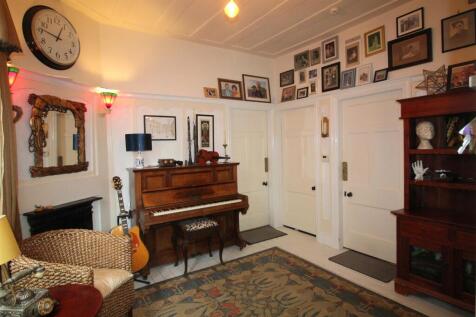 Park Road 74, Entrance Hall 1.JPG