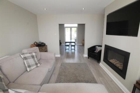 Church Road, 275, lounge 2.JPG