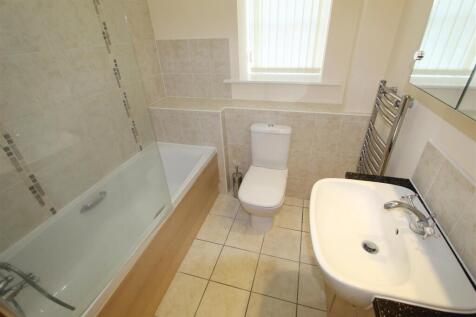 Queens Manor, 9, Bathroom.jpg