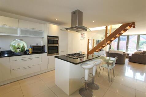 Pebbles, Kitchen - Lounge.jpg