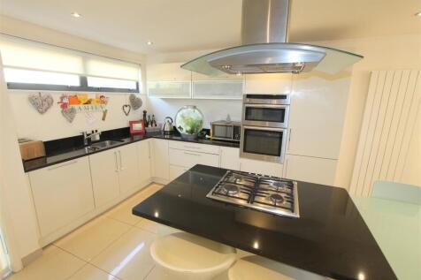 Pebbles, Kitchen.jpg