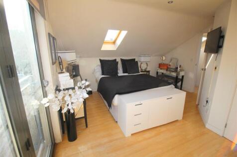 Pebbles, Bedroom One.jpg