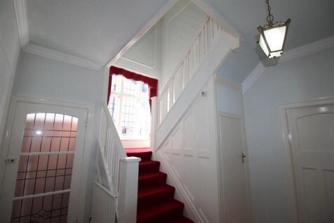 Fairhaven Road, 12 - Hall.JPG