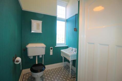 Fairhaven Road, 12 - WC.JPG