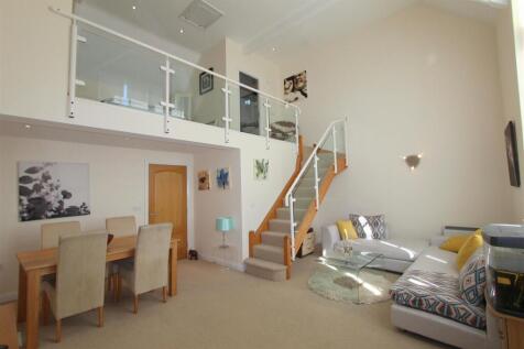 College Court, 3, Lounge Dining Area.JPG