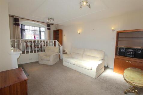 Victoria Road, 18, Flat 3 - Lounge furnished 2.jpg