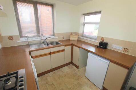 Victoria Road, 18, Flat 3 - kitchen.jpg