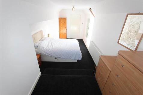 Victoria Road, 18, Flat 3 - bedroom furnished.jpg